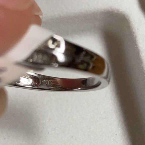 Diamond Ring - Picture 7 of 9